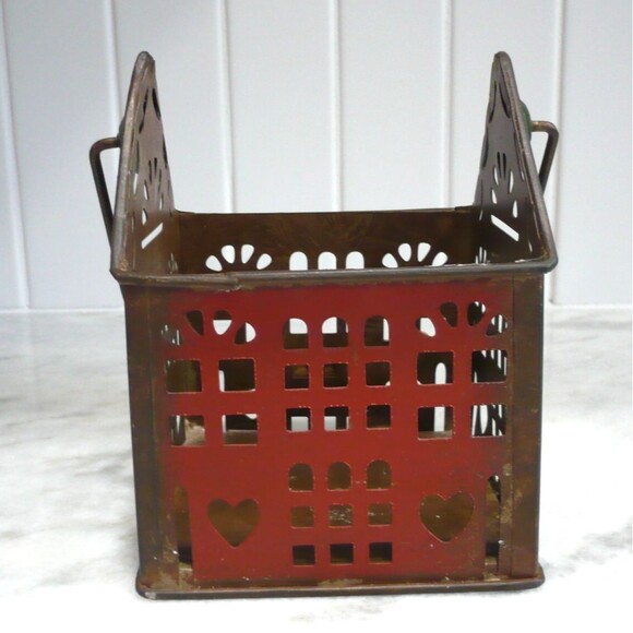 Vtg? Granny Chic Cottage Core Metal House Basket Green Red Wooden Handle Hearts - Picture 3 of 13